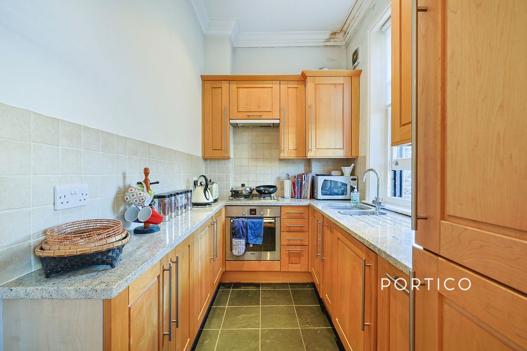 Property photo 3 of 10 Kitchen