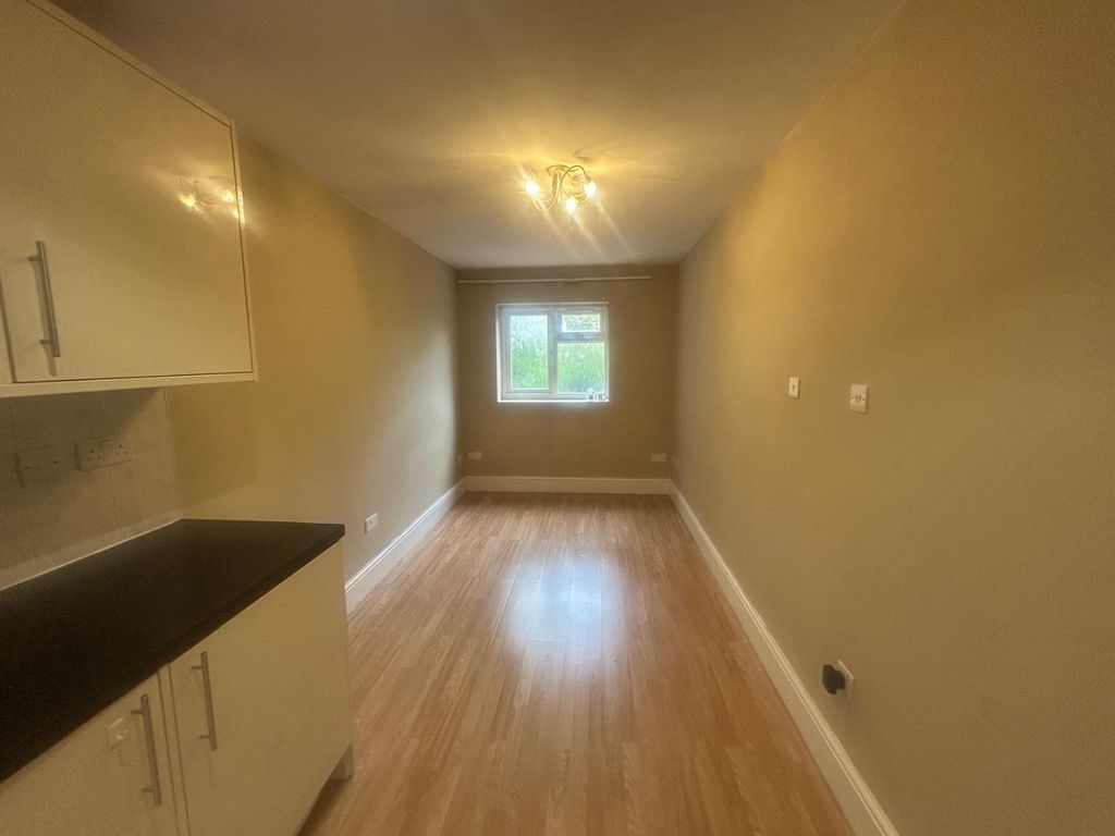 Property photo 3 of 5 2735522