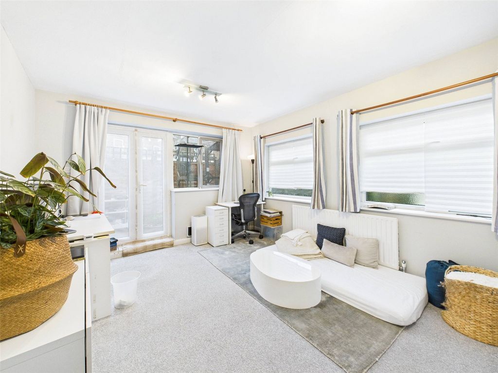 Property photo 1 of 6 Picture No. 11