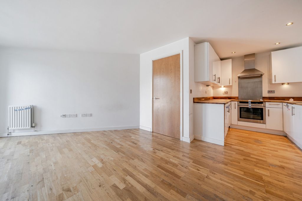 Property photo 2 of 10 1498529-11-6A68A7...
