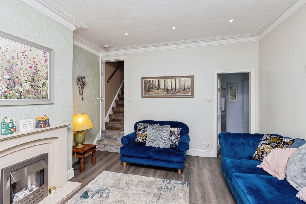 Property photo 2 of 12 Lounge