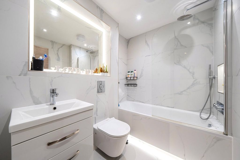 Property photo 2 of 13 Bathroom