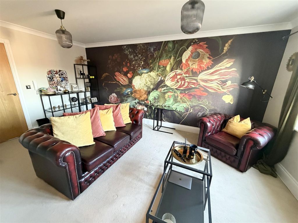 Property photo 2 of 10 Lounge