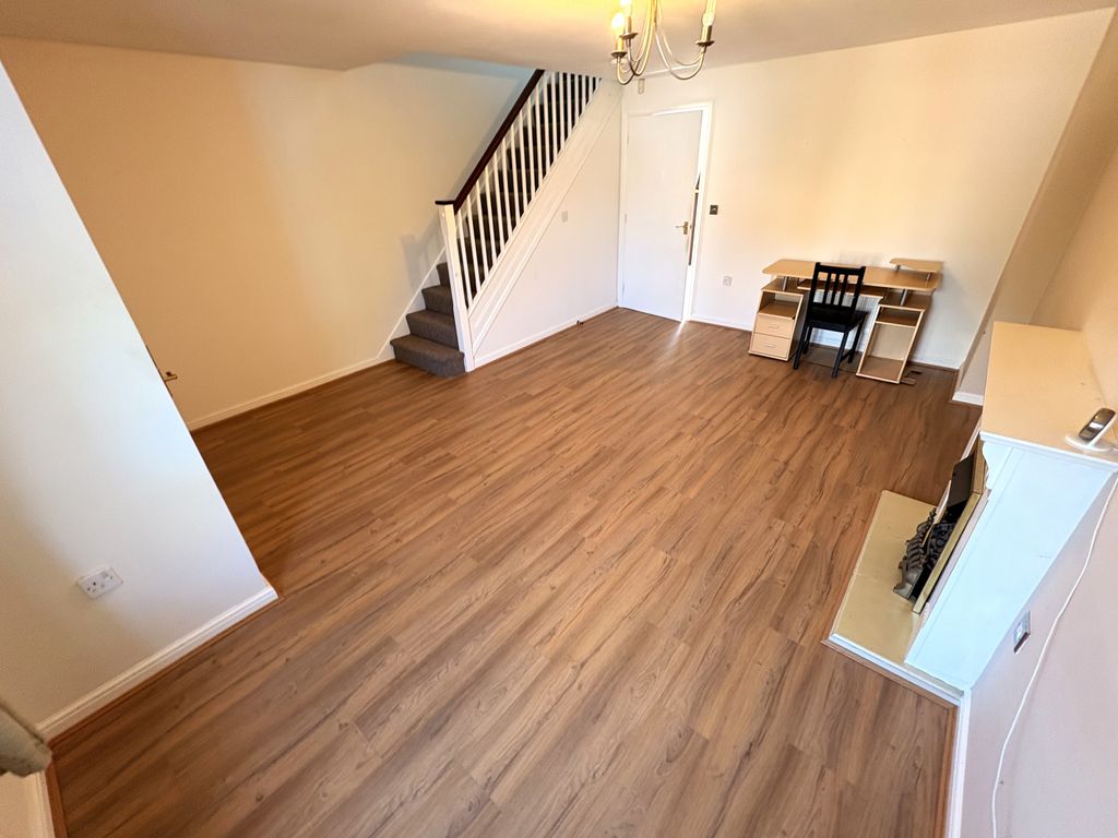 Property photo 3 of 18 Lounge.1