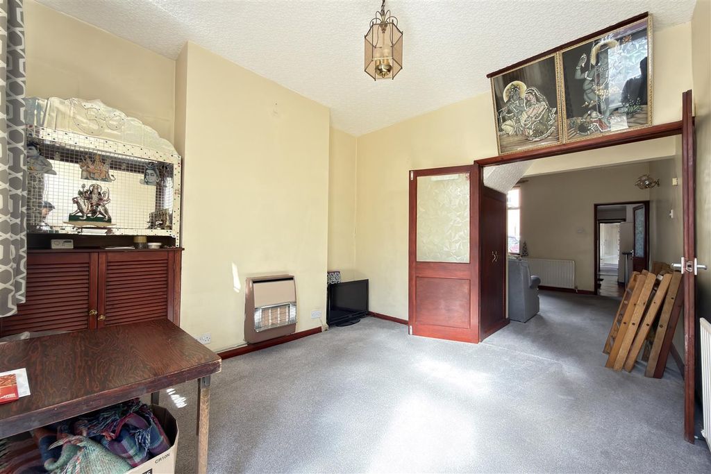 Property photo 2 of 11 Lounge
