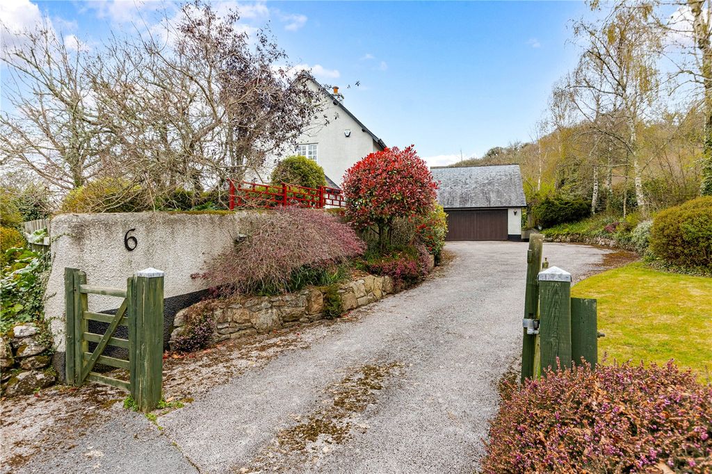 Property photo 3 of 16 Driveway