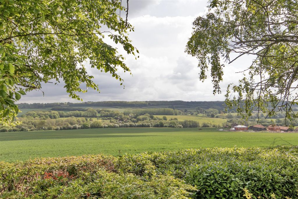 Property photo 2 of 34
