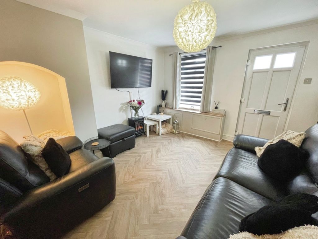 Property photo 3 of 25 Pbox-Img.Jpg