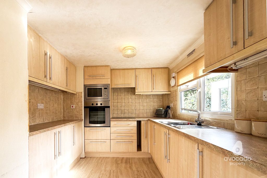 Property photo 2 of 18 5703691