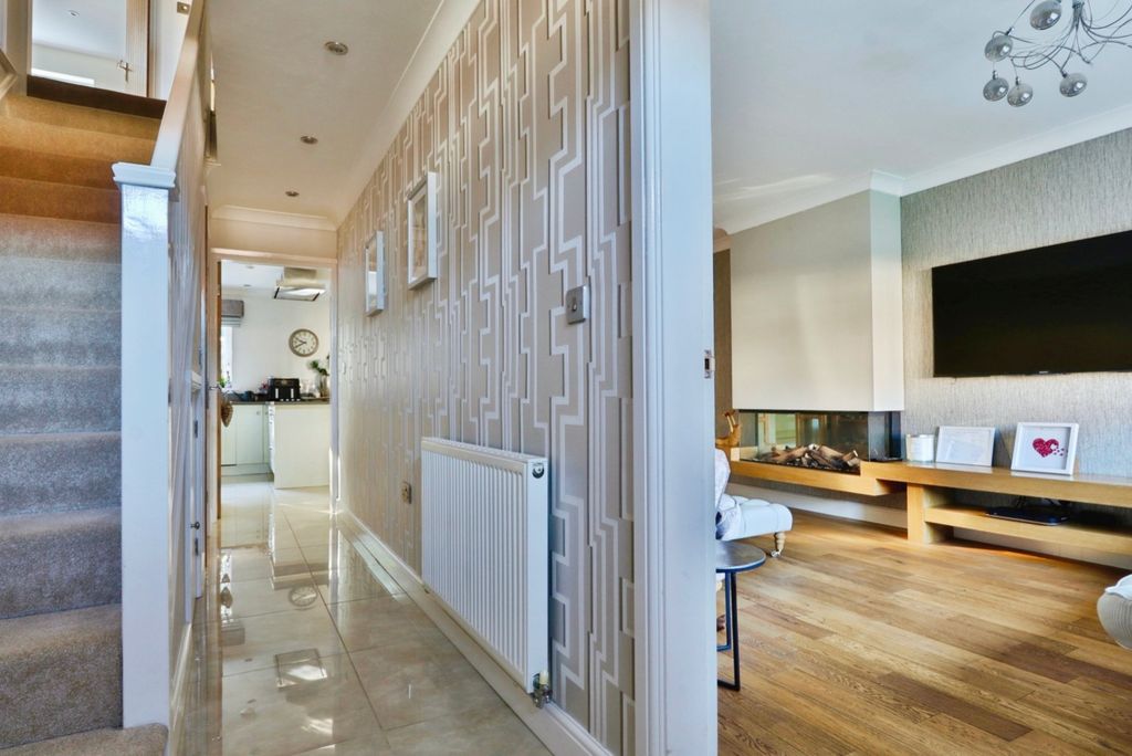 Property photo 2 of 30 4534873