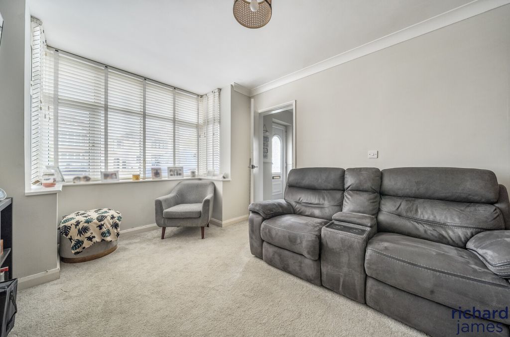 Property photo 3 of 20 c08Ddda4cc174Aefade3Ea4Bf1E46Af2