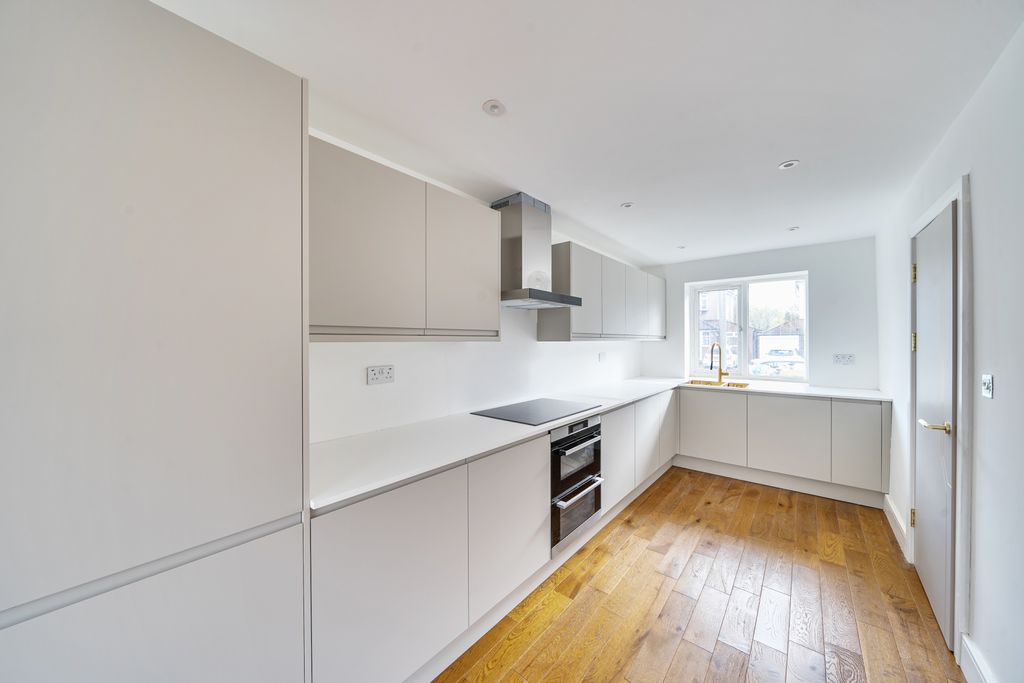 Property photo 2 of 21 Picture No. 15