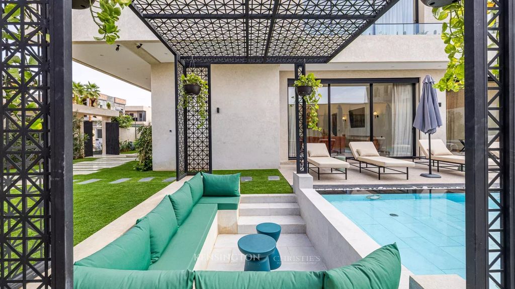 Property photo 2 of 24