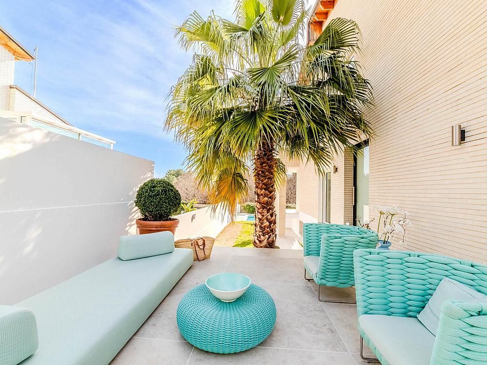 Property photo 2 of 28