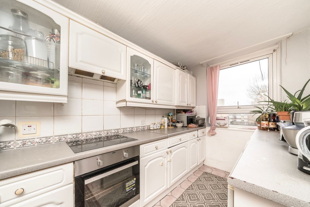 Property photo 2 of 7 Kitchen