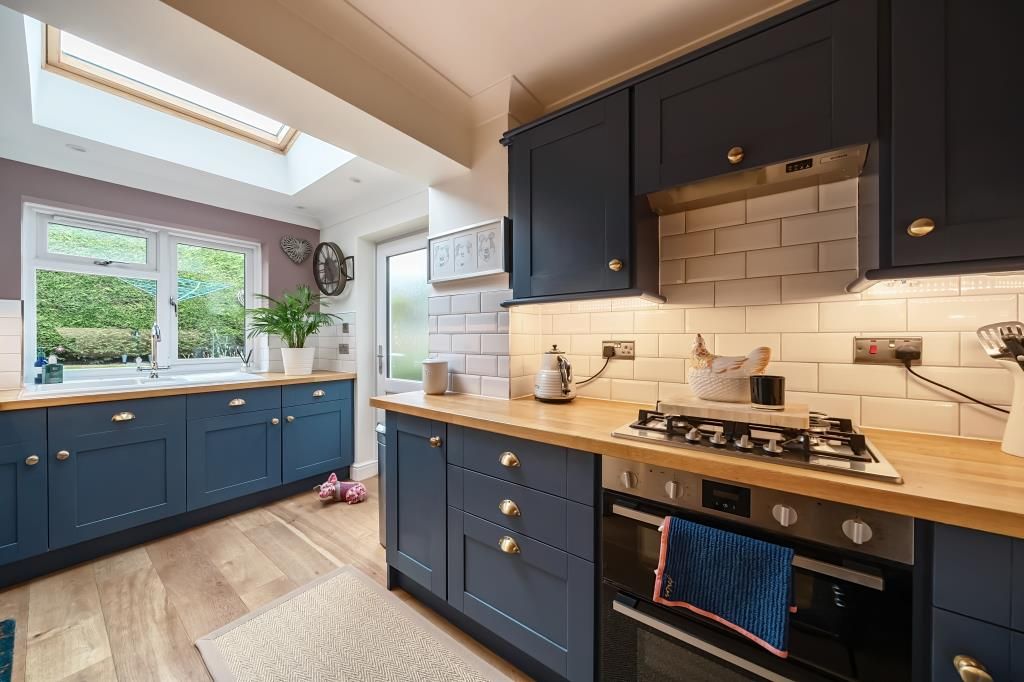 Property photo 2 of 18 Kitchen