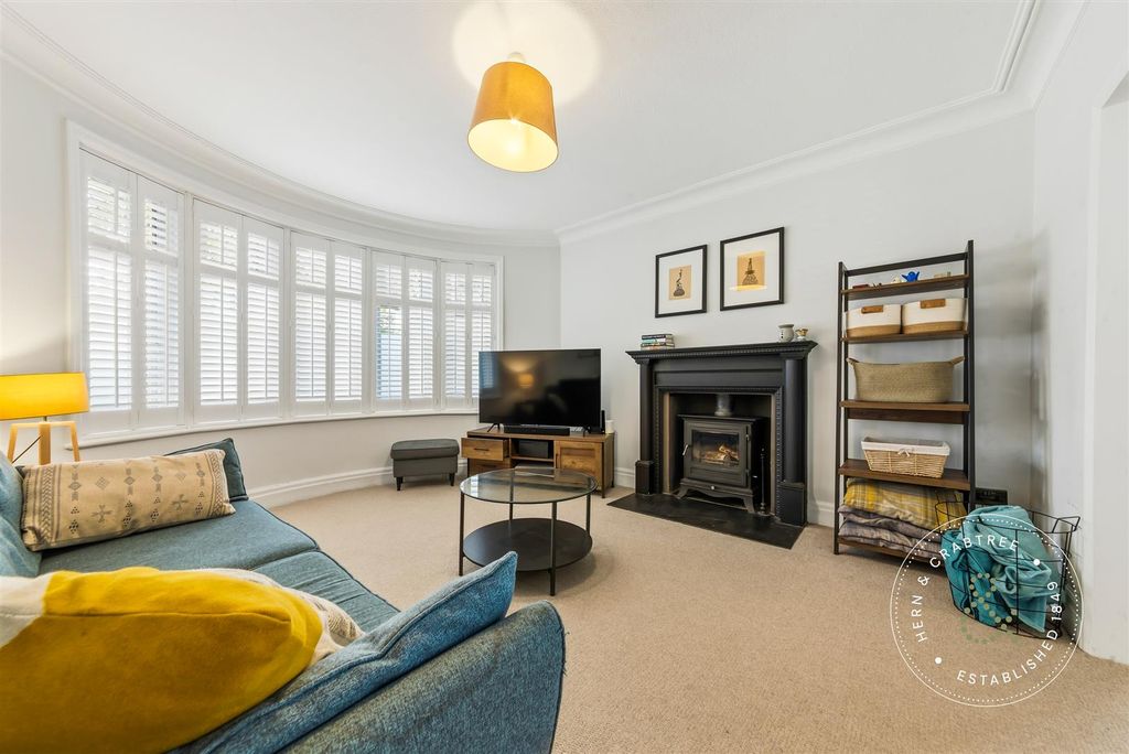 Property photo 2 of 42 Waungron-Road-19.Jpg