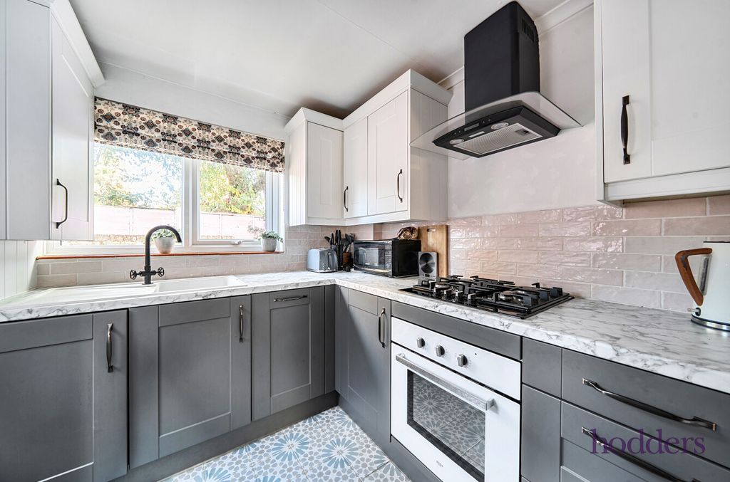 Property photo 3 of 16 c35076F9-9B32-4Bc...