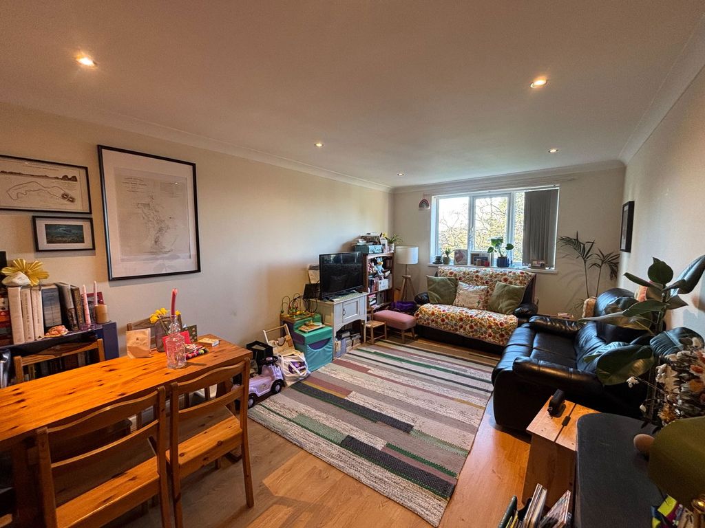 Property photo 3 of 6