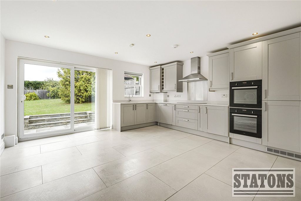 Property photo 3 of 21 Picture No. 29