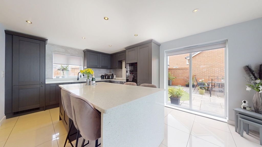 Property photo 3 of 43 5156947