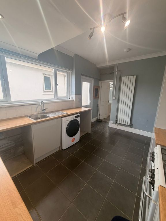 Property photo 3 of 12 Kitchen 2
