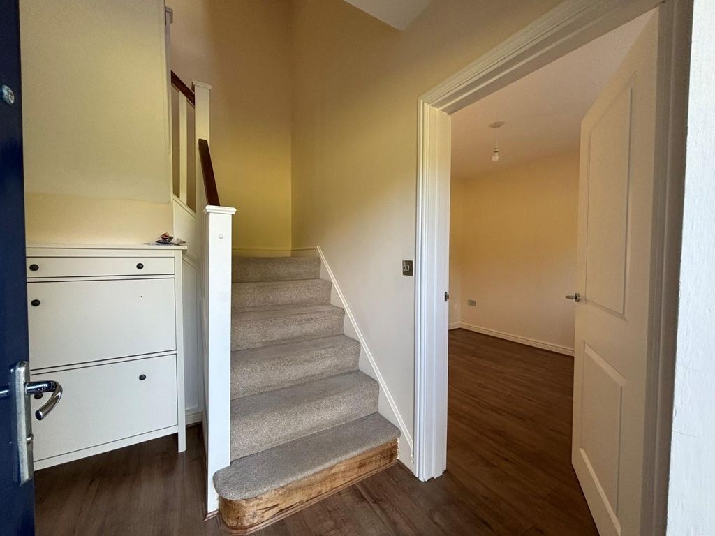 Property photo 2 of 17 Hallway.Jpg