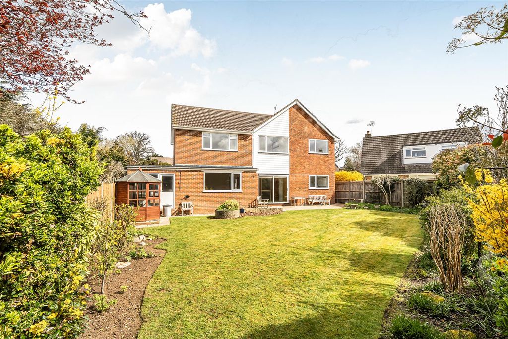 Property photo 3 of 21 Garden