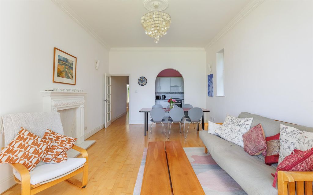 Property photo 2 of 22 Airy And Light Reception Room
