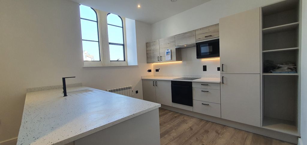 Property photo 3 of 8 Photo 2