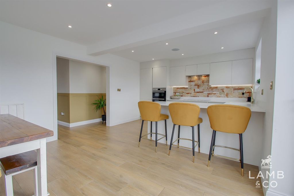 Property photo 2 of 30 Kitchen/Diner