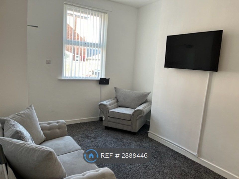 Property photo 1 of 17 Living