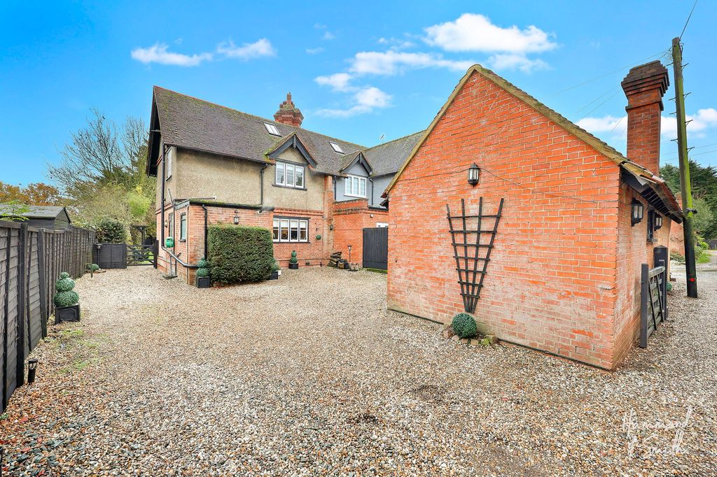 Property photo 2 of 25