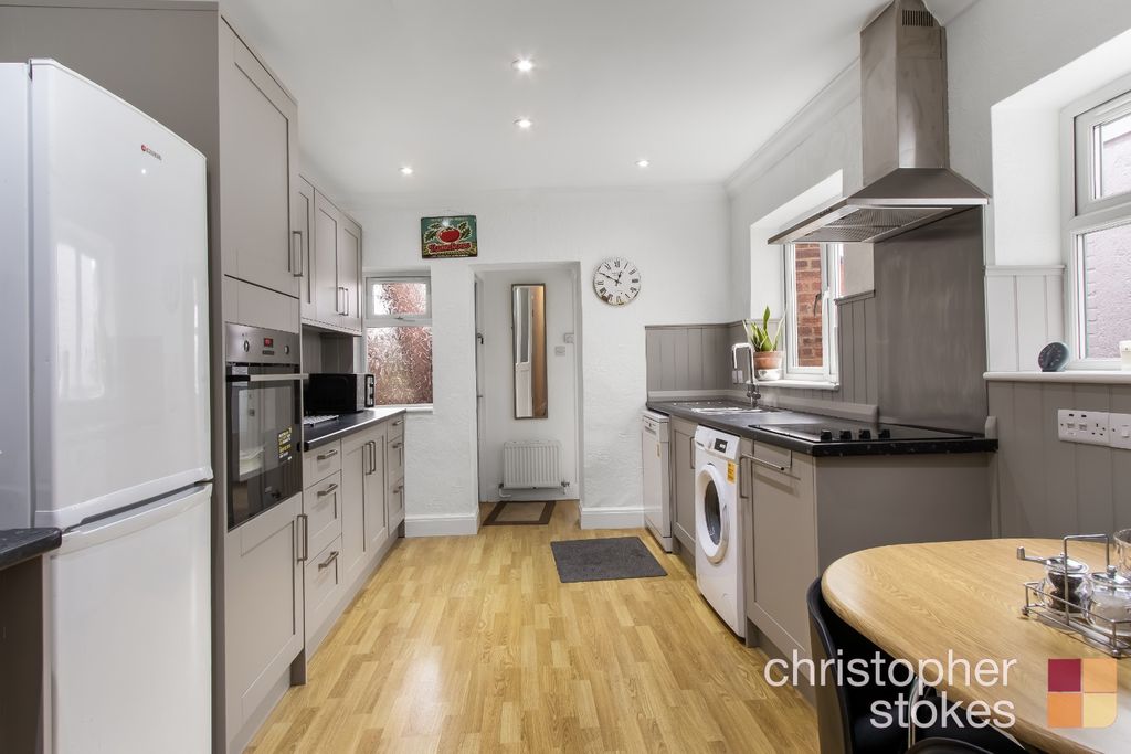 Property photo 2 of 19 4637285