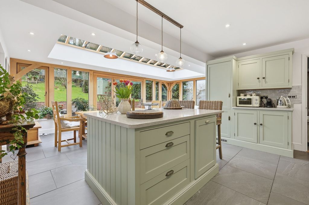 Property photo 3 of 23