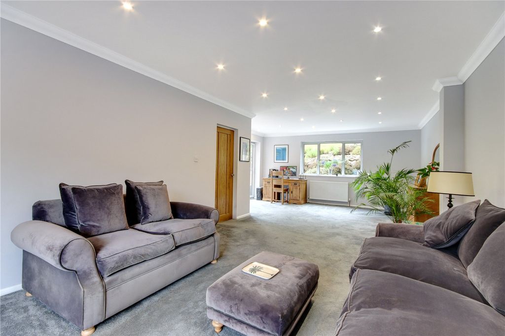 Property photo 3 of 17 Sitting Room