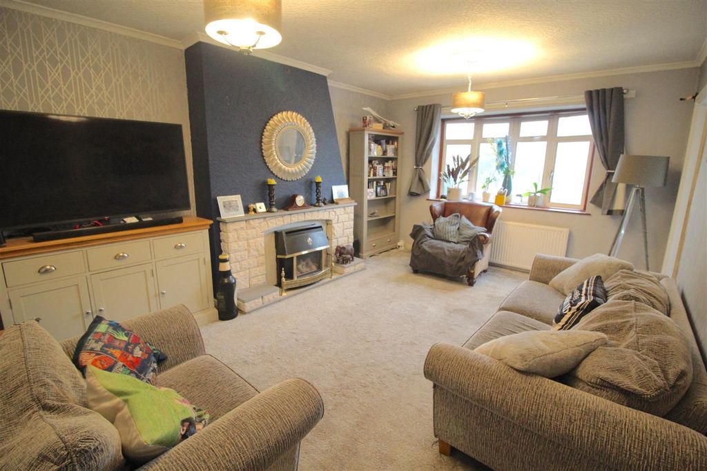 Property photo 2 of 14 Lounge