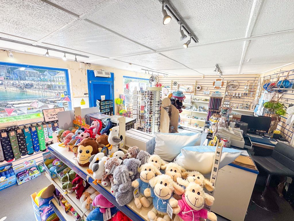 Property photo 3 of 9 Photo 6