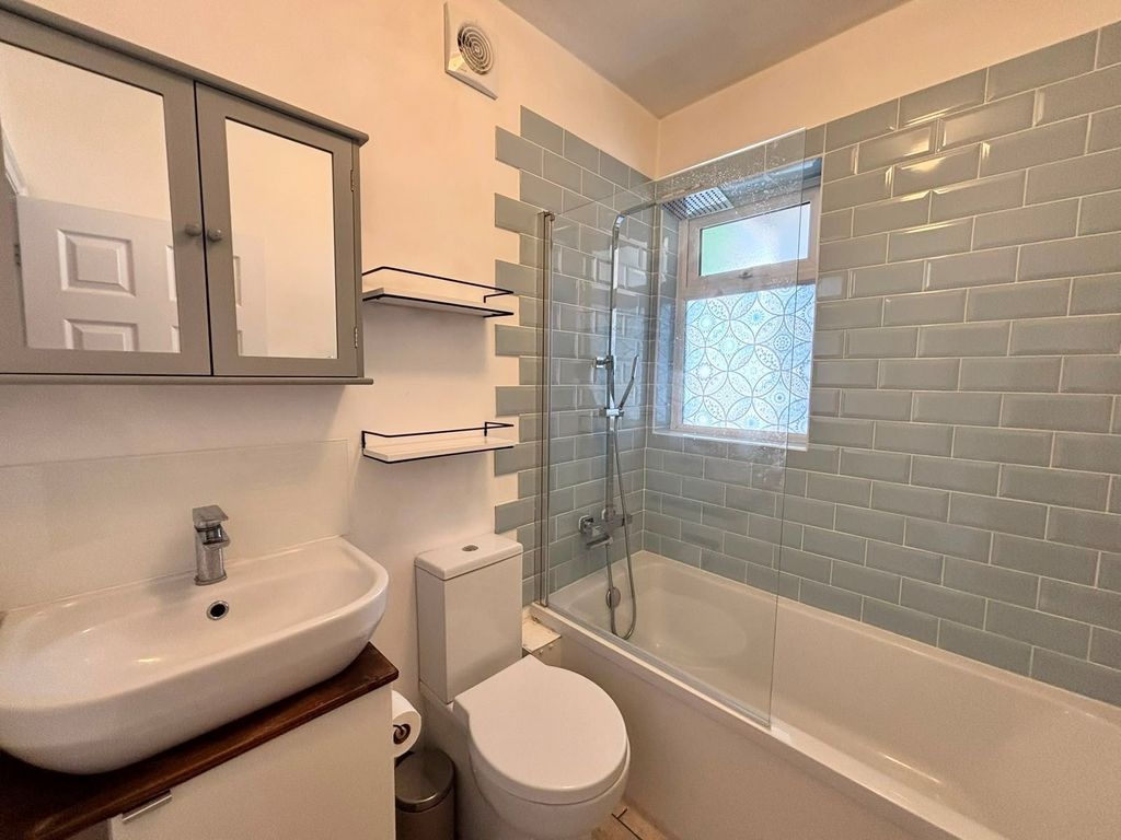 Property photo 3 of 14 Bathroom
