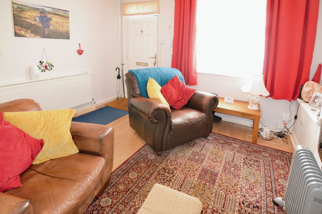 Property photo 2 of 12 Lounge