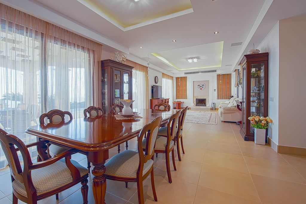 Property photo 2 of 30