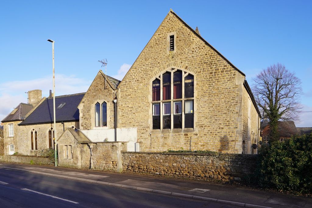 Property photo 1 of 11