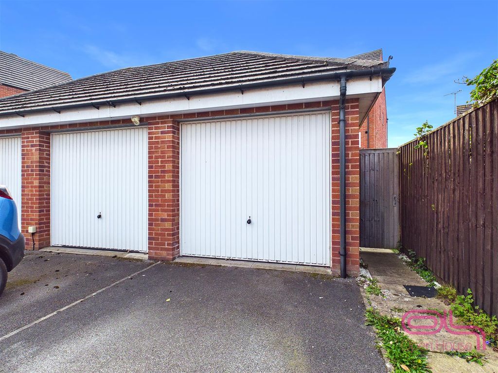 Property photo 2 of 25 Blakeholme Court, Burton On Trent (27).Jpg