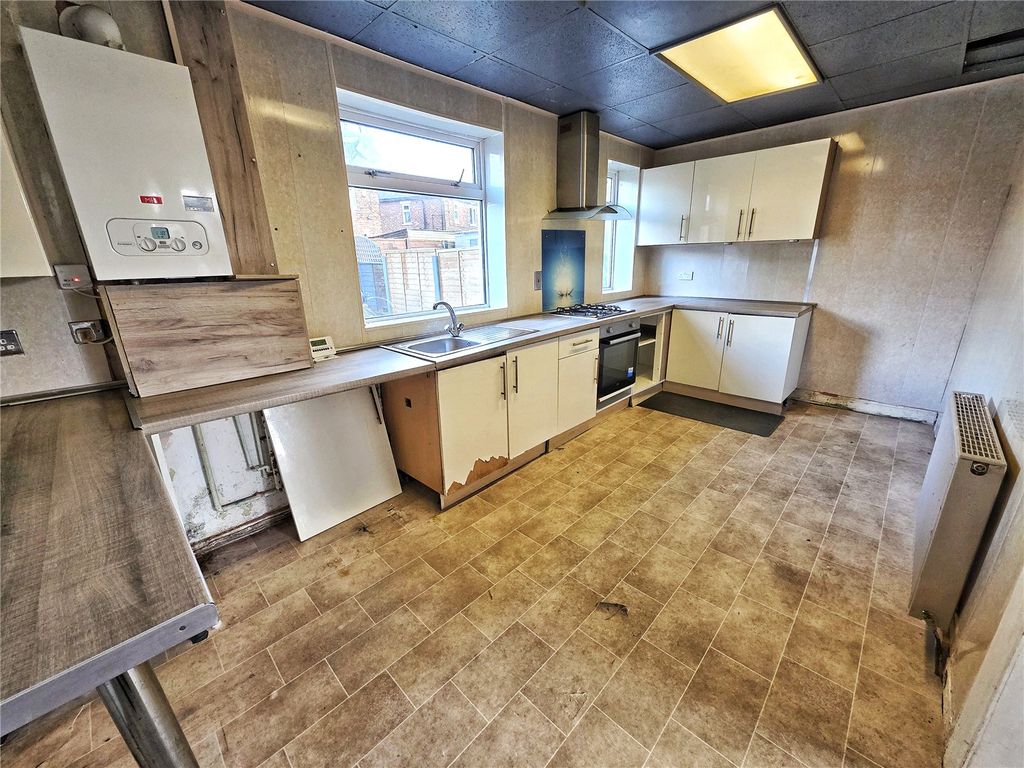 Property photo 3 of 8 Kitchen