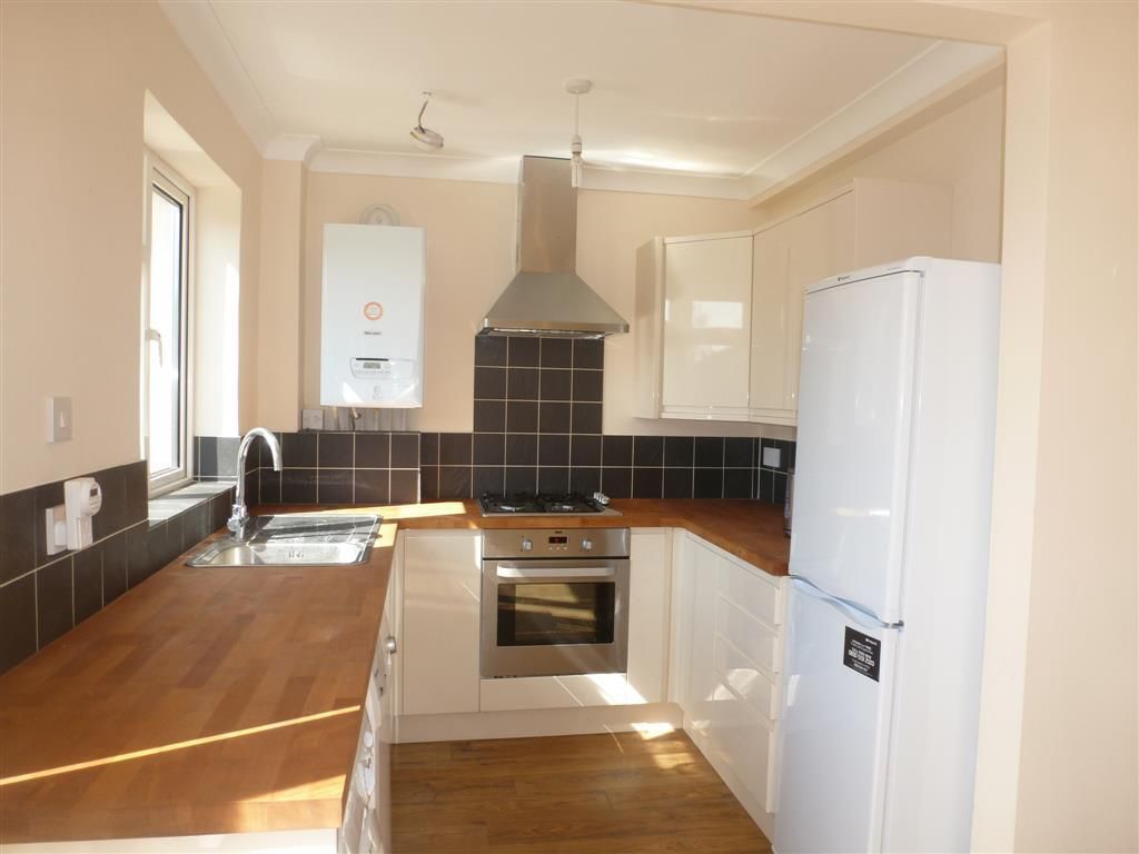 Property photo 3 of 8 Kitchen