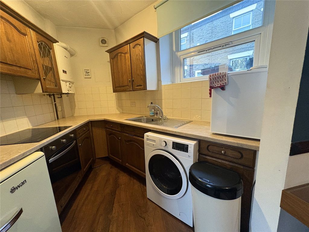 Property photo 3 of 7 Kitchen