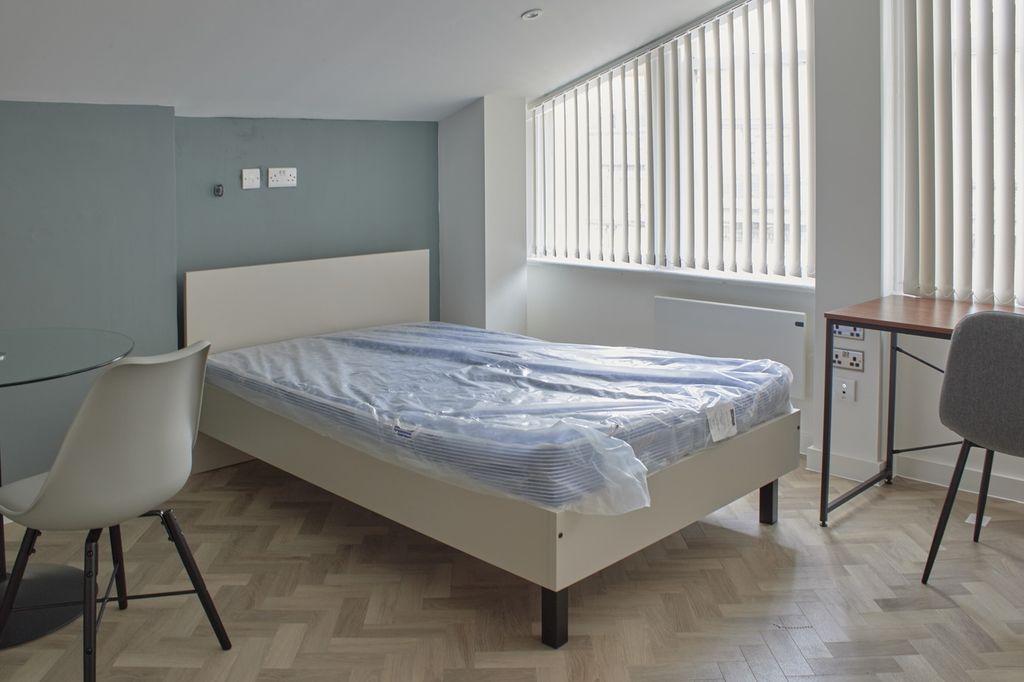 Property photo 1 of 3 A Bright And Inviting Double Bedroom Featuring Amp...