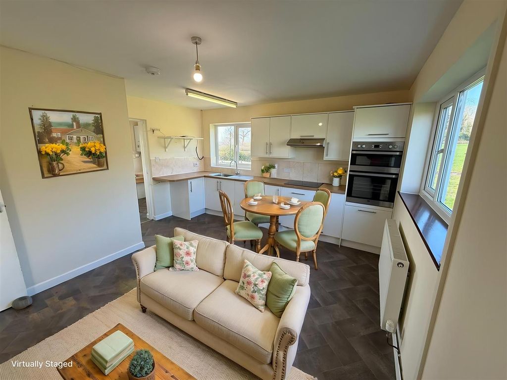 Property photo 2 of 30 Kitchen / Breakfast Room Visual Representation