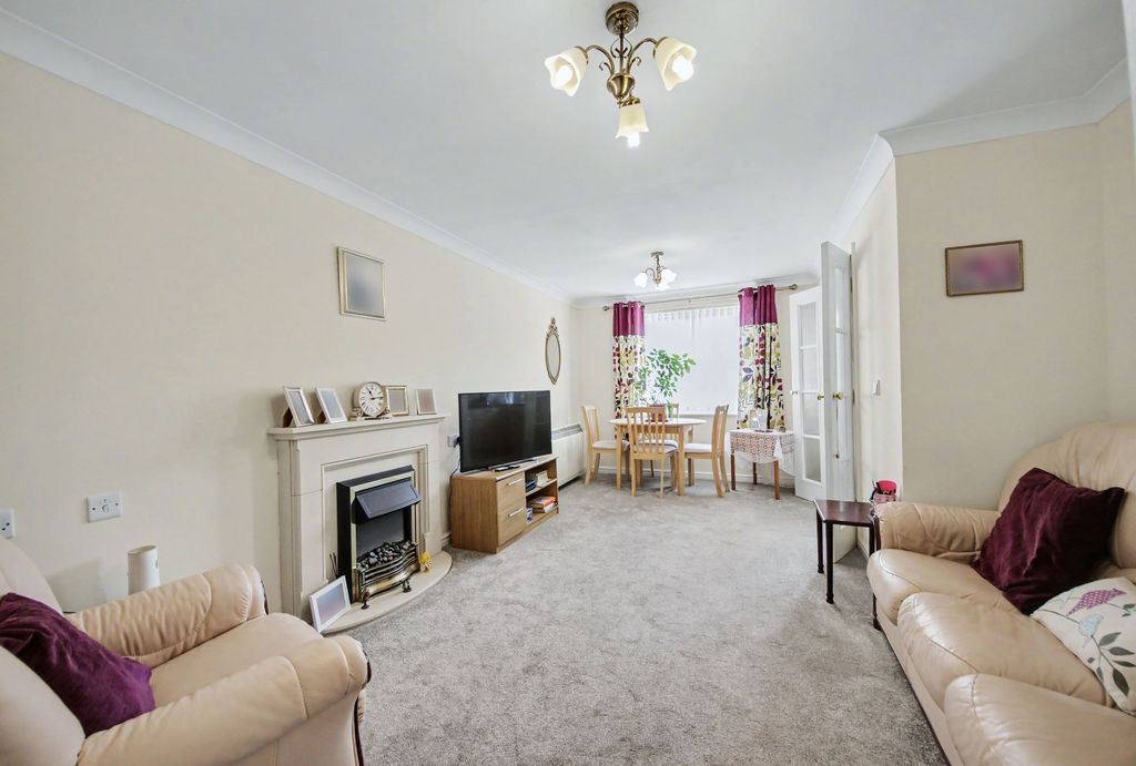 Property photo 2 of 11