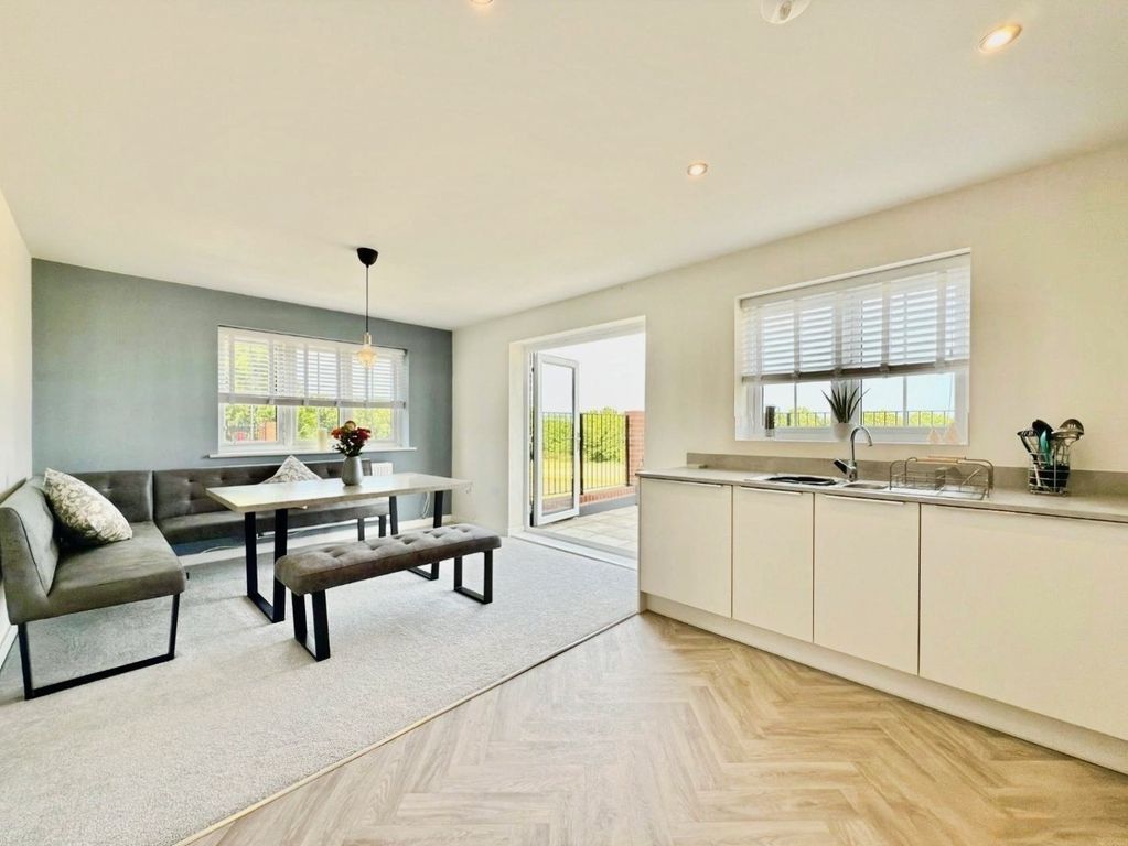 Property photo 2 of 14 Pbox-Kitchen-331070.Jpeg